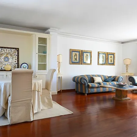 Aura Relais לינה וארוחת בוקר
