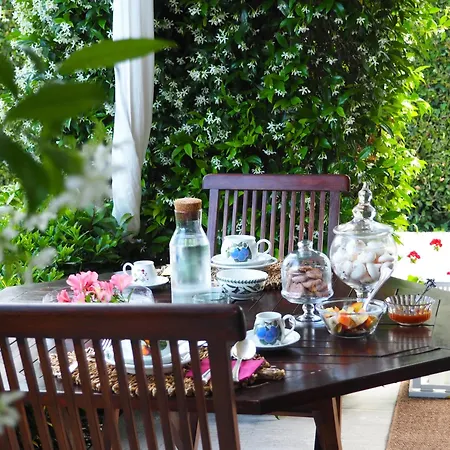 Aura Relais Bed & Breakfast 4*