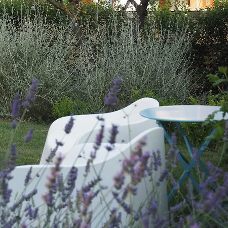 Aura Relais Bed & Breakfast 4*