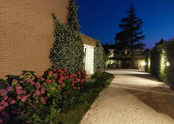 Aura Relais Bed & Breakfast 4*