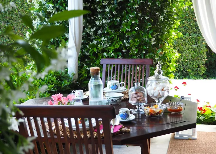 Aura Relais Bed & Breakfast 4*